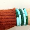 Bracelet jonc élastique résine tube bleu et vert