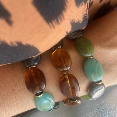 Bracelet élastique perles ovales en résine léger & tendance gris et bleu