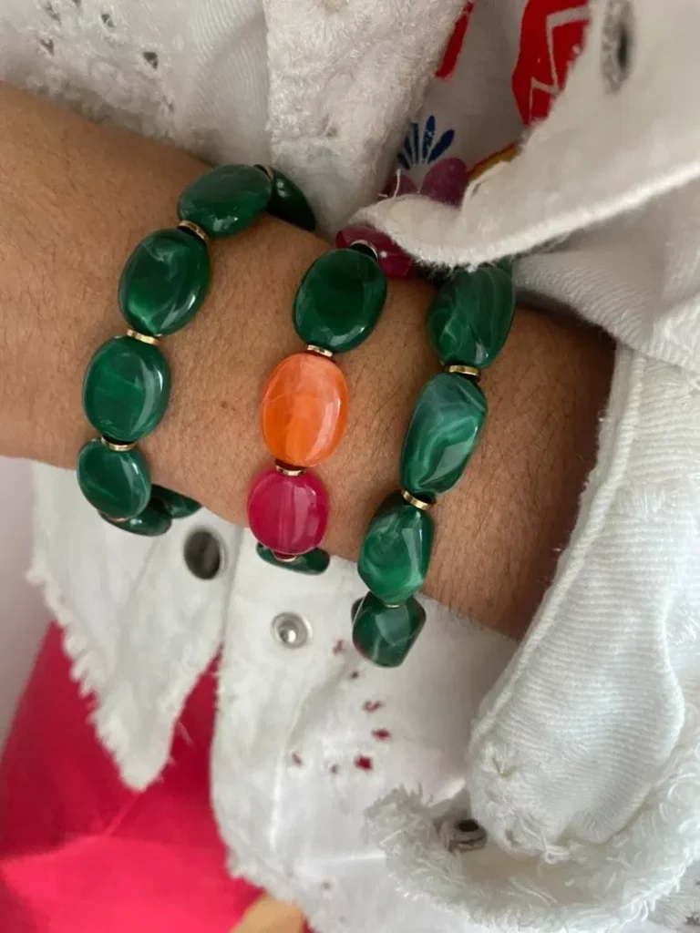 bracelet élastique vert foncé marbré et rose