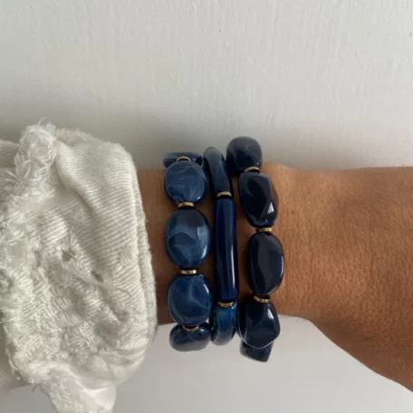 bracelets résine bleu foncé marbré trio porté