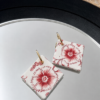 boucles d'oreilles terre argile fleurs roses