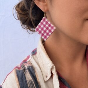 Boucles d’oreilles en terre vichy rose et blanc